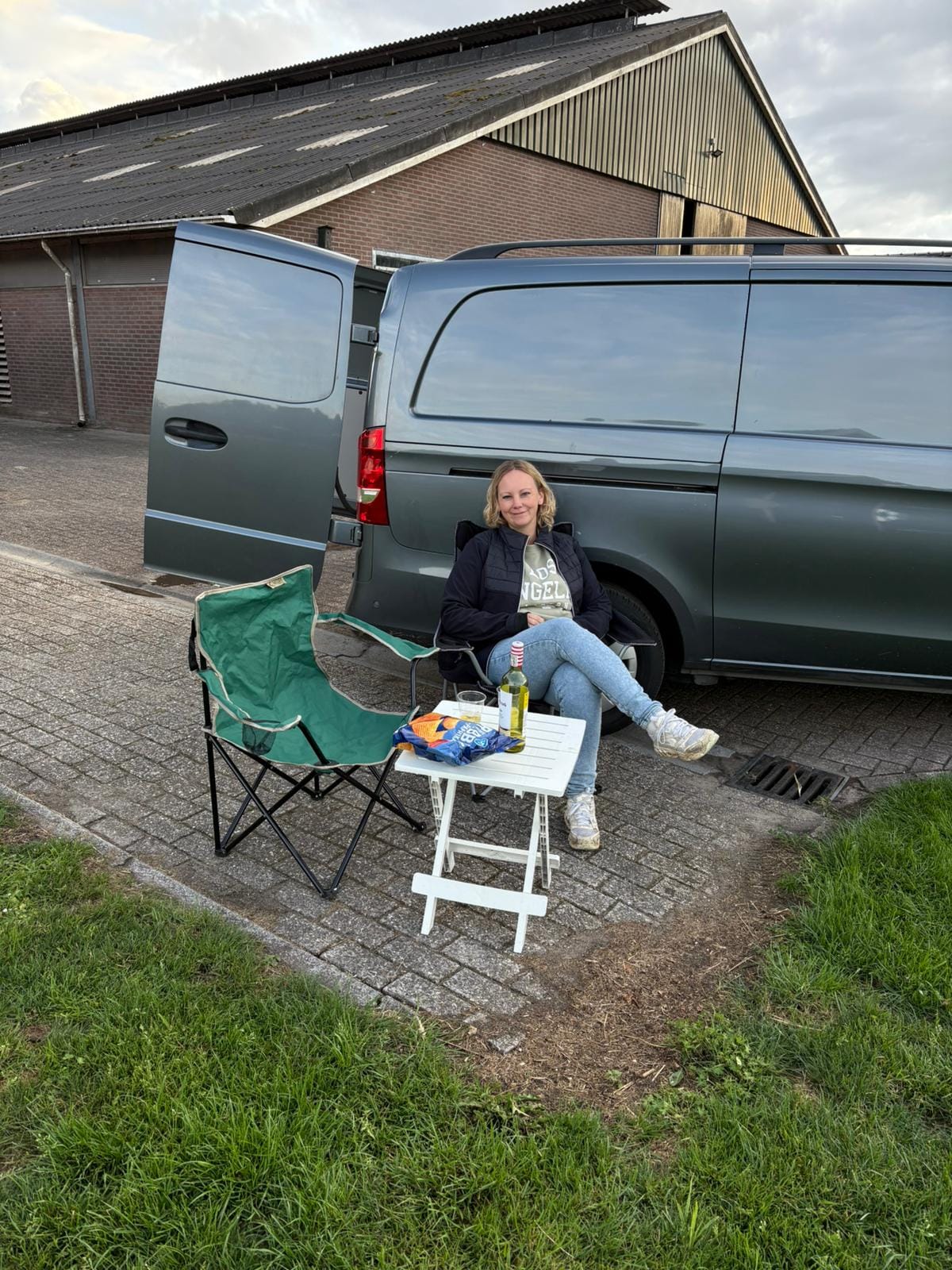 Bier, tarotkaarten en wilde gesprekken: Dicky Woodstock 2025